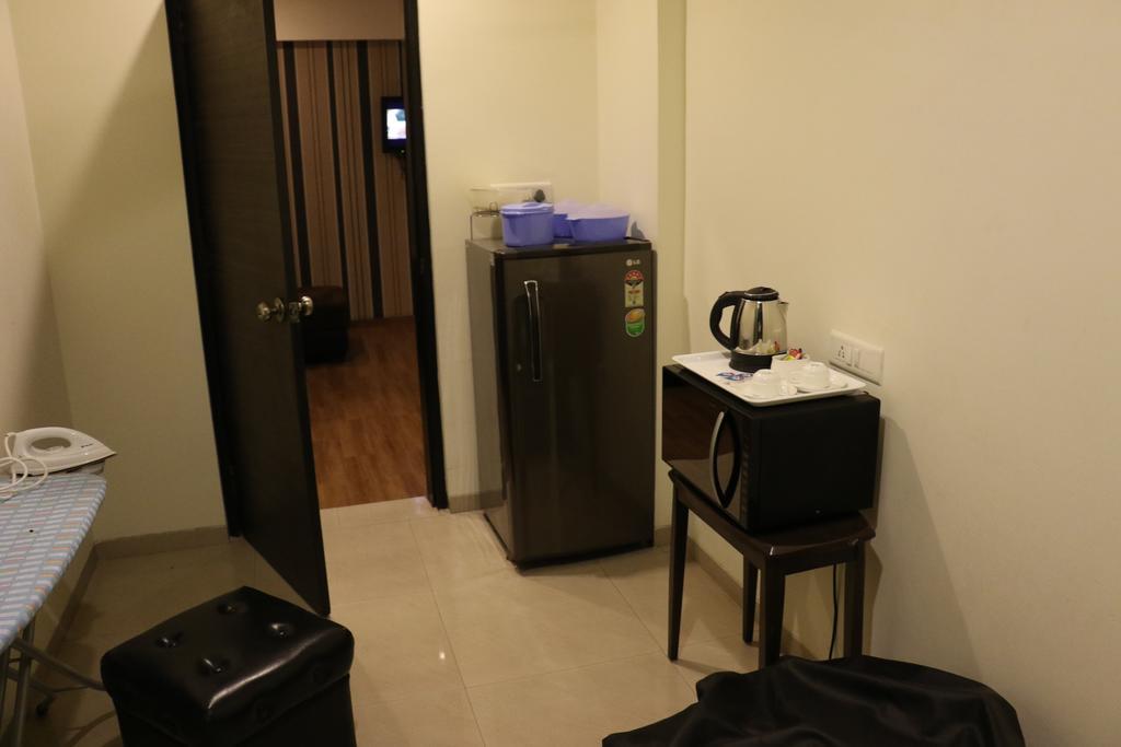 Pallavi A'Vida Navi Mumbai Exterior photo