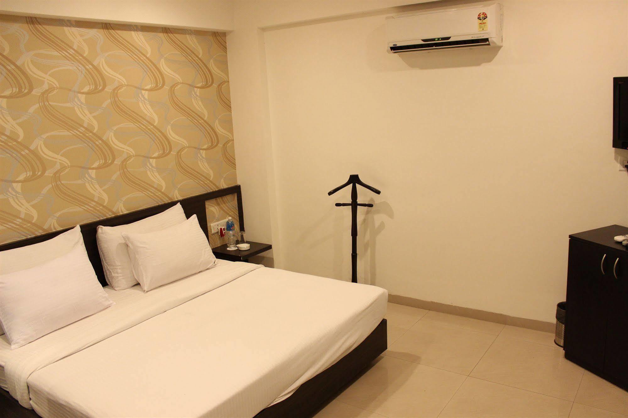 Pallavi A'Vida Navi Mumbai Exterior photo
