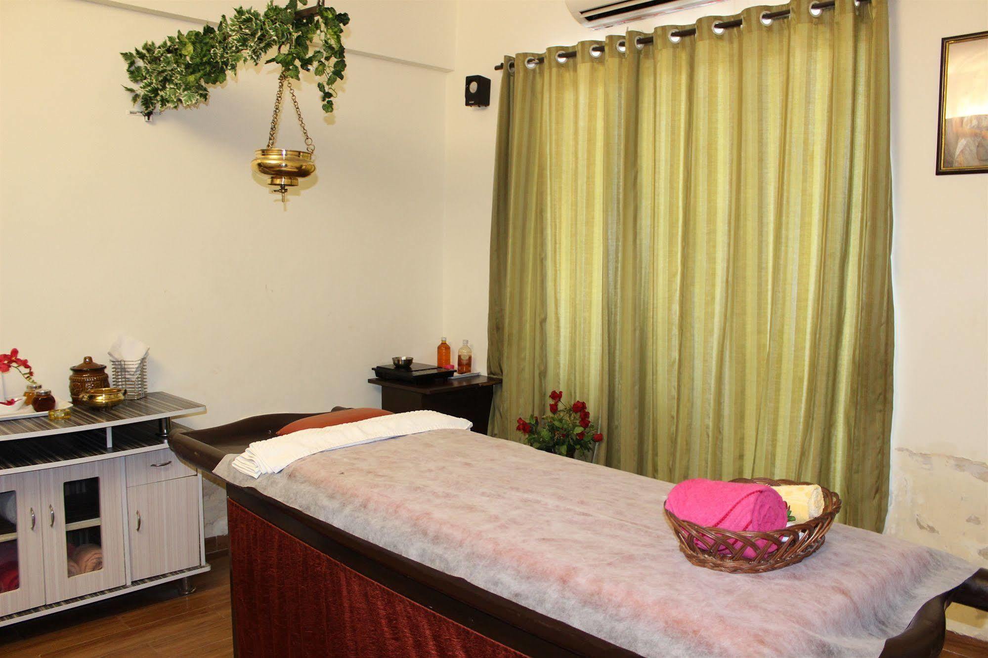 Pallavi A'Vida Navi Mumbai Exterior photo